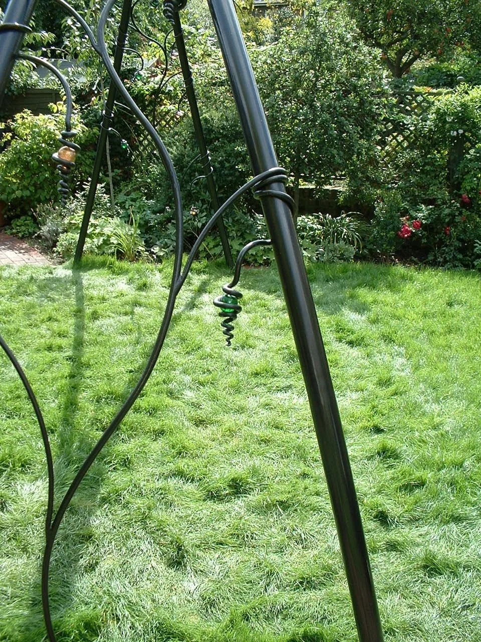 Sculpted swing, photo 2 of 3