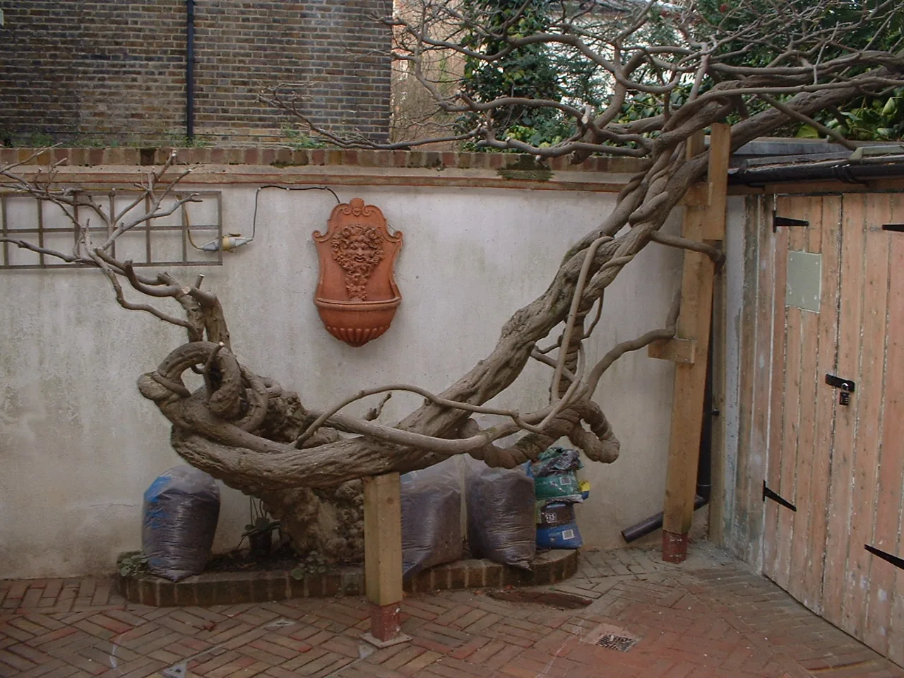 Bespoke garden bench, photo 3 of 5